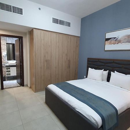 Luxe Grand Hotel Apartments Σάρτζα Εξωτερικό φωτογραφία A bedroom in a hotel