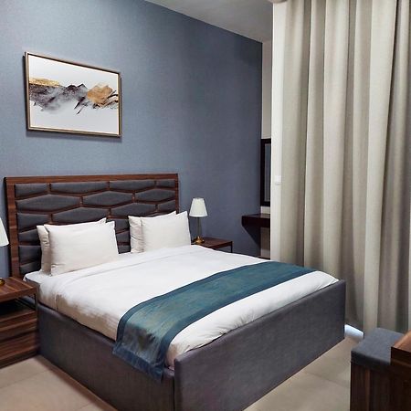 Luxe Grand Hotel Apartments Σάρτζα Εξωτερικό φωτογραφία A bedroom in a hotel