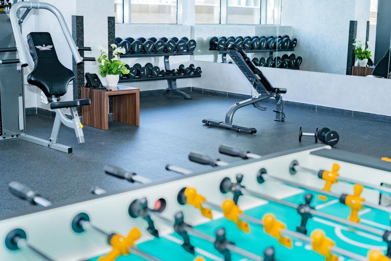 Luxe Grand Hotel Apartments Σάρτζα Εξωτερικό φωτογραφία The gym at the hotel