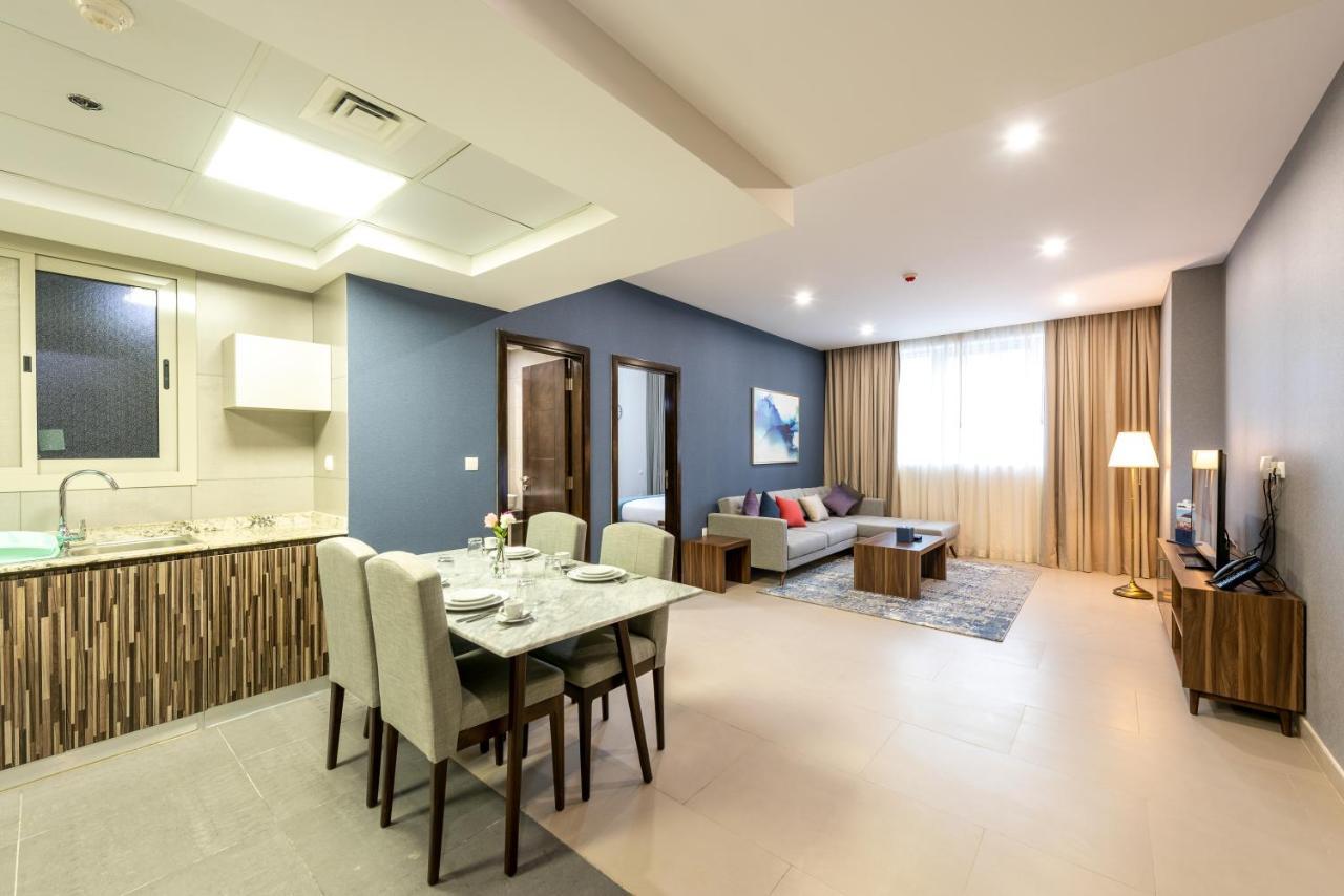 Luxe Grand Hotel Apartments Σάρτζα Εξωτερικό φωτογραφία A typical apartment at the complex