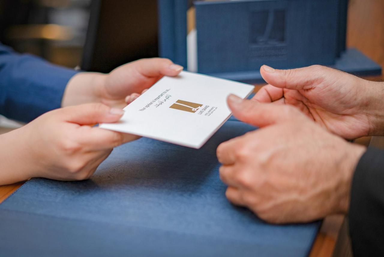 Luxe Grand Hotel Apartments Σάρτζα Εξωτερικό φωτογραφία A chip carrier with a microchip