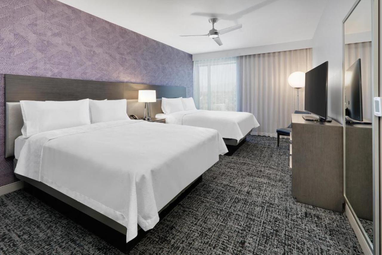 Luxe Grand Hotel Apartments Σάρτζα Εξωτερικό φωτογραφία A guest room at the Hilton Garden Inn in San Francisco