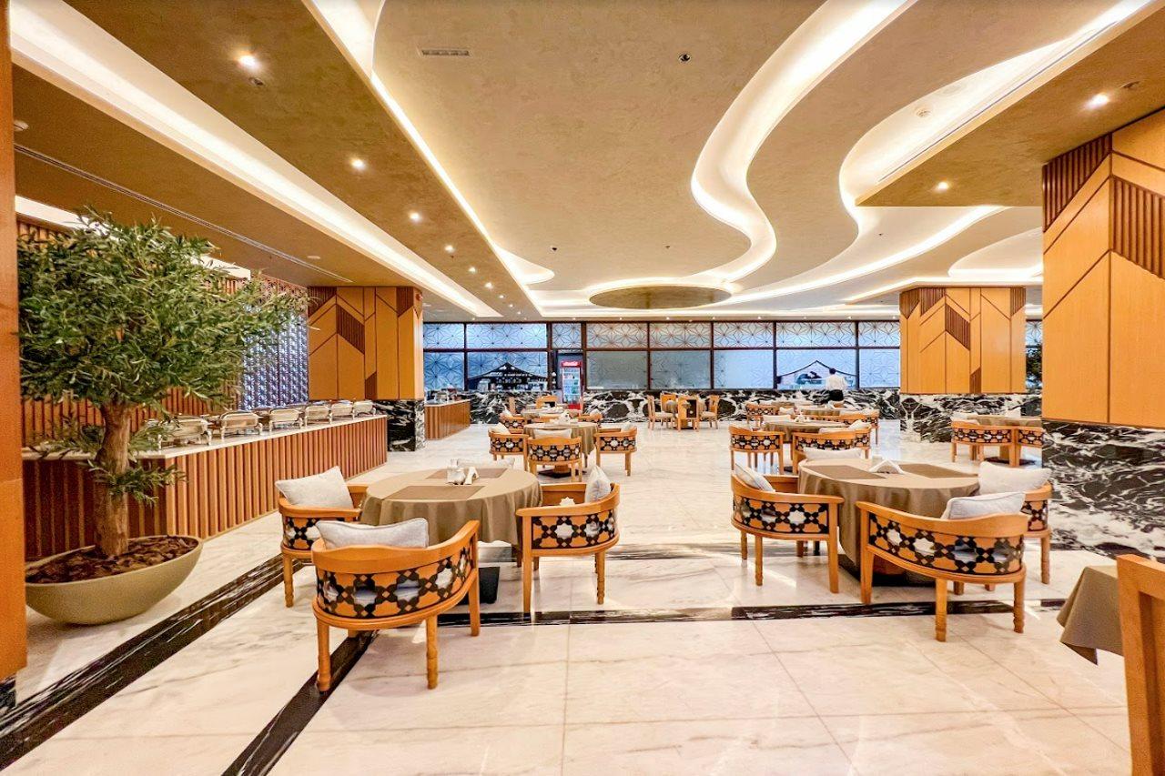 Luxe Grand Hotel Apartments Σάρτζα Εξωτερικό φωτογραφία The restaurant
