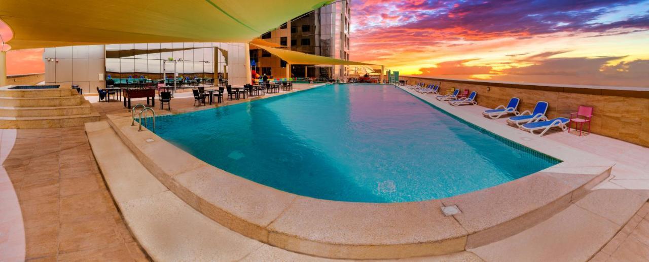 Luxe Grand Hotel Apartments Σάρτζα Εξωτερικό φωτογραφία The pool at the hotel