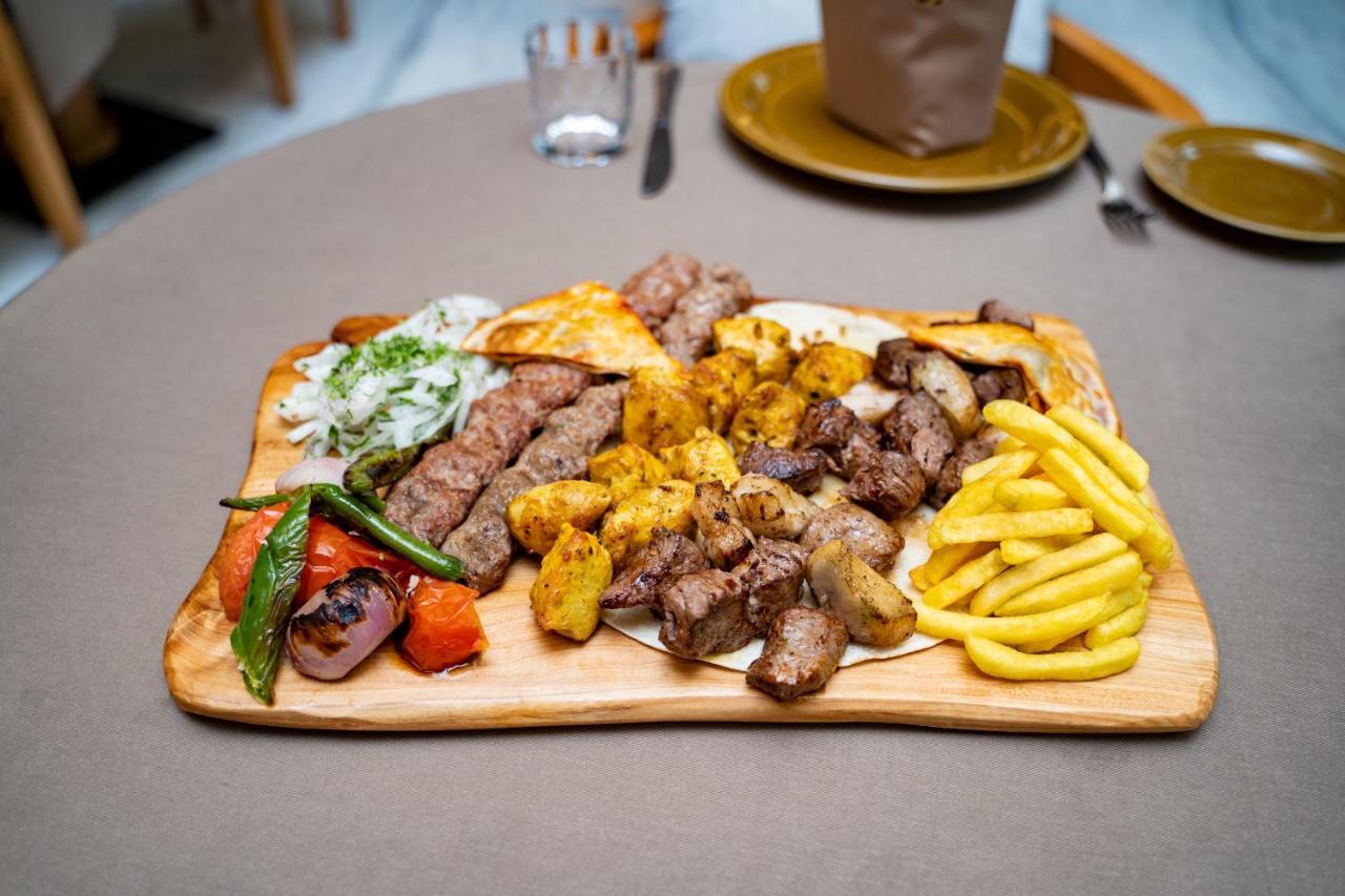 Luxe Grand Hotel Apartments Σάρτζα Εξωτερικό φωτογραφία Mixed grill
