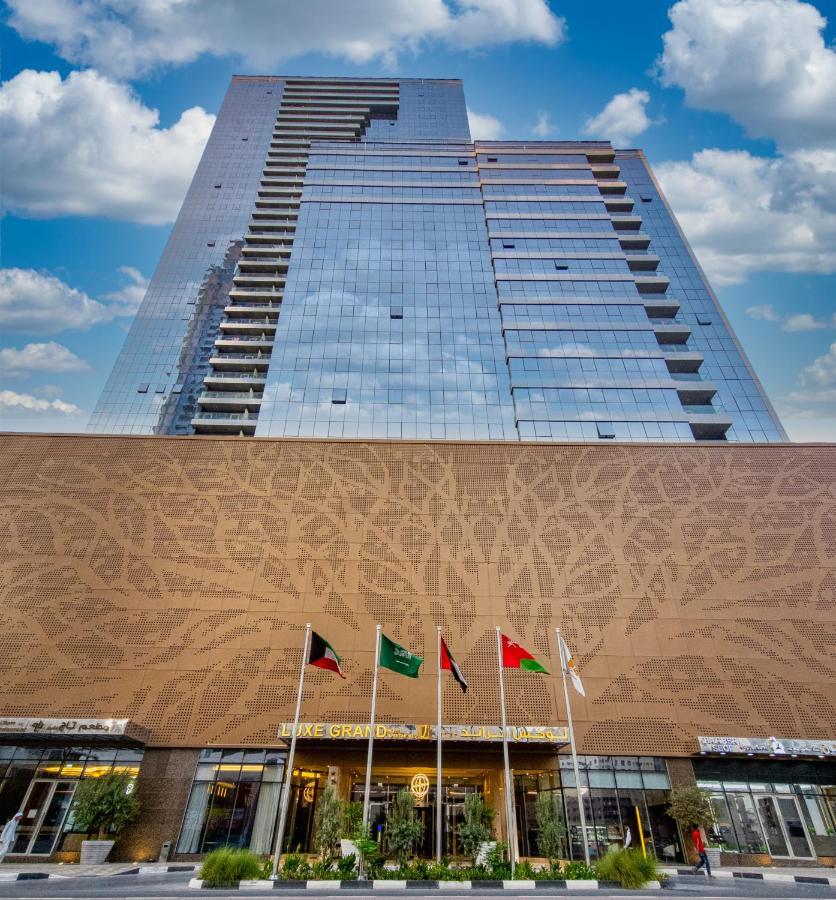 Luxe Grand Hotel Apartments Σάρτζα Εξωτερικό φωτογραφία The Grand Hotel