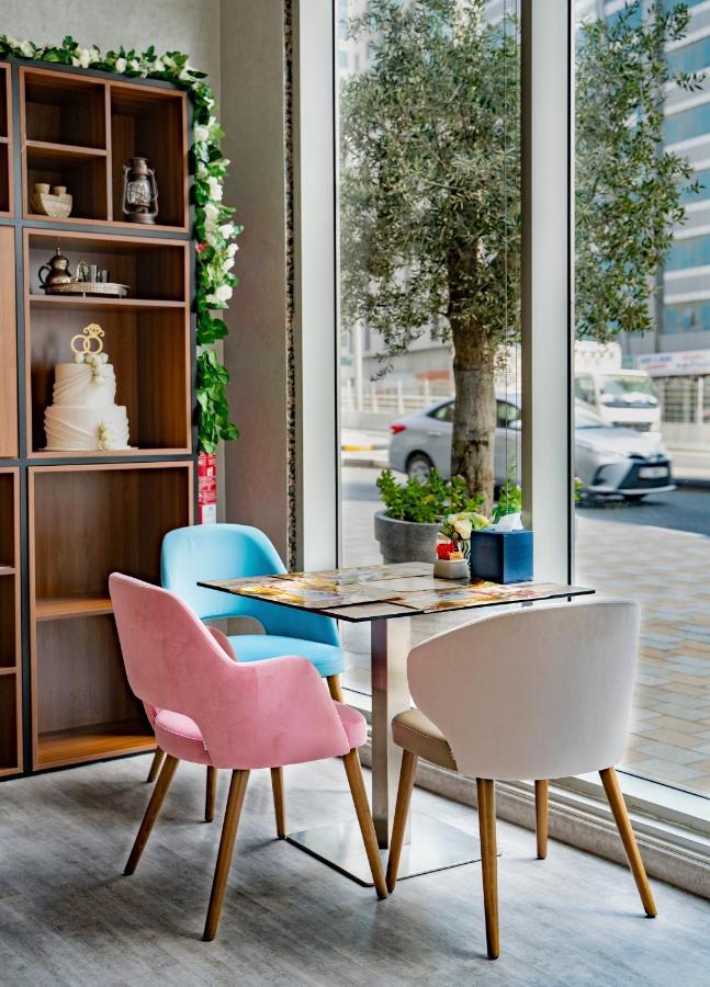 Luxe Grand Hotel Apartments Σάρτζα Εξωτερικό φωτογραφία The interior of the restaurant