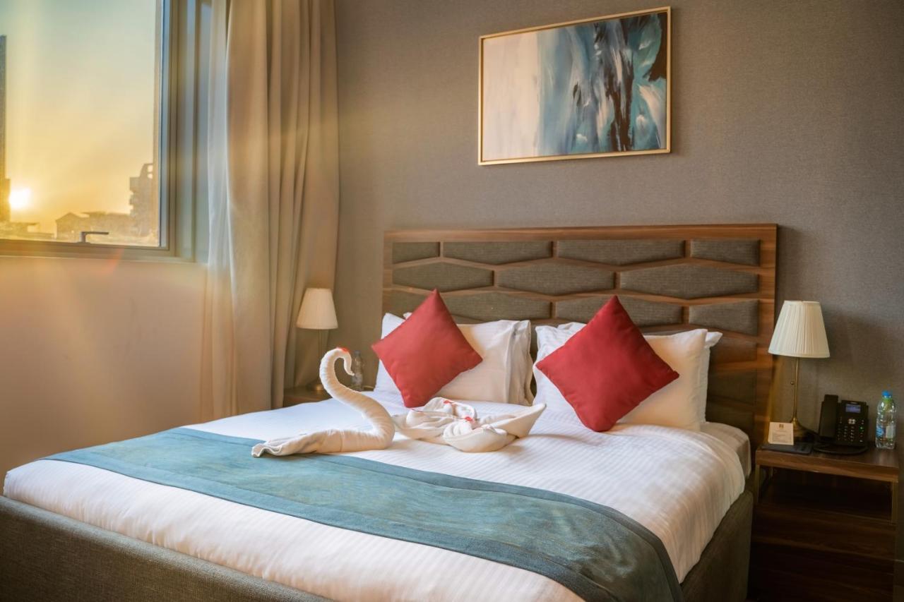 Luxe Grand Hotel Apartments Σάρτζα Εξωτερικό φωτογραφία Deluxe Room