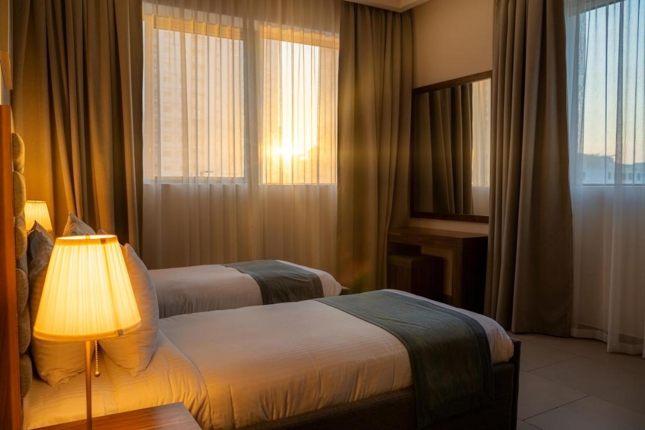Luxe Grand Hotel Apartments Σάρτζα Εξωτερικό φωτογραφία A bedroom at the hotel