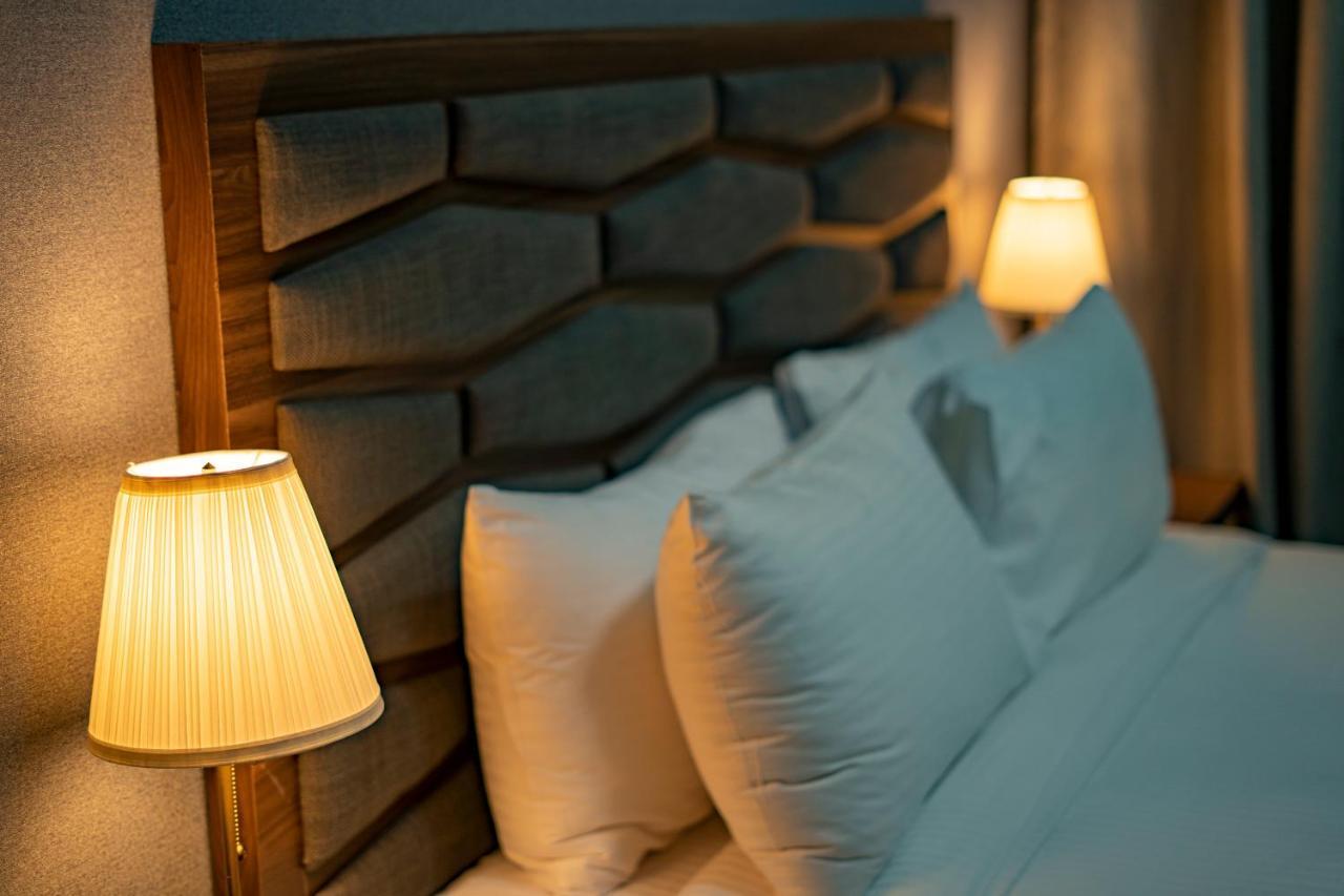 Luxe Grand Hotel Apartments Σάρτζα Εξωτερικό φωτογραφία A lampshade