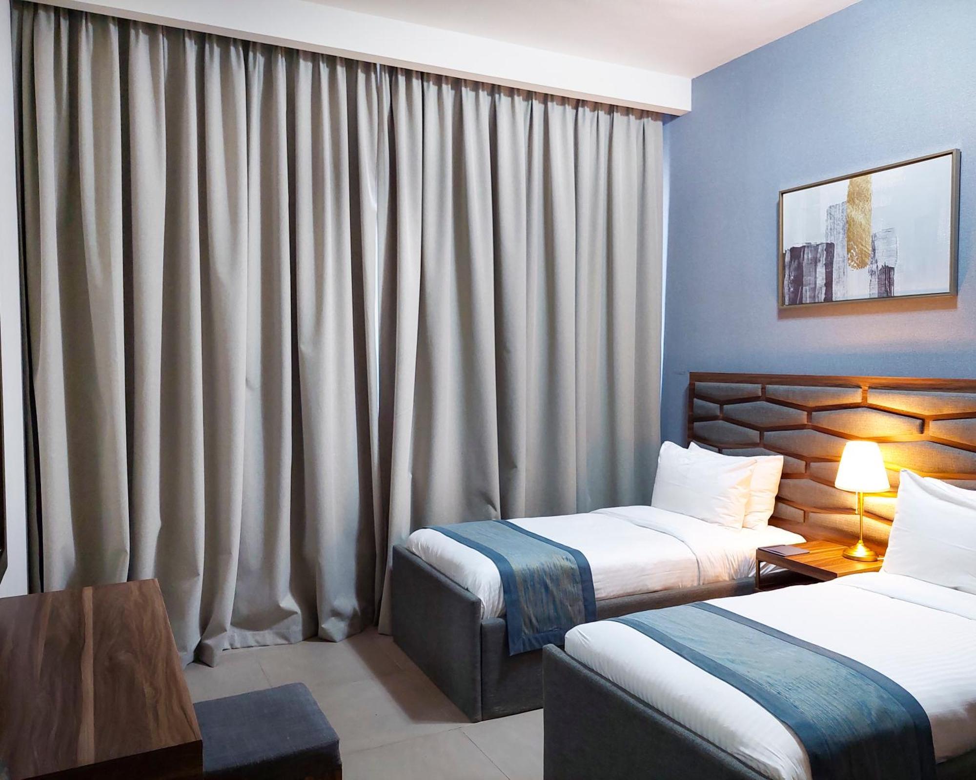 Luxe Grand Hotel Apartments Σάρτζα Εξωτερικό φωτογραφία A bedroom at the hotel